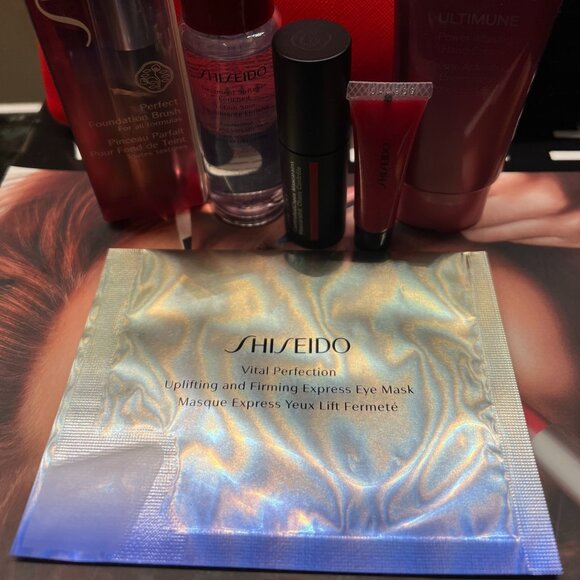 Shiseido Set of 7, brush, hand cream, treatment softener, Mascara, Gloss… - Picture 4 of 4